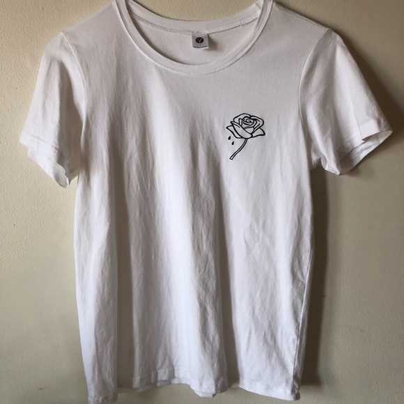 ❤️3 for $20 White T-shirt Y Size Small Rose Print - Picture 1 of 3